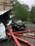 на машину упала крыша.jpg